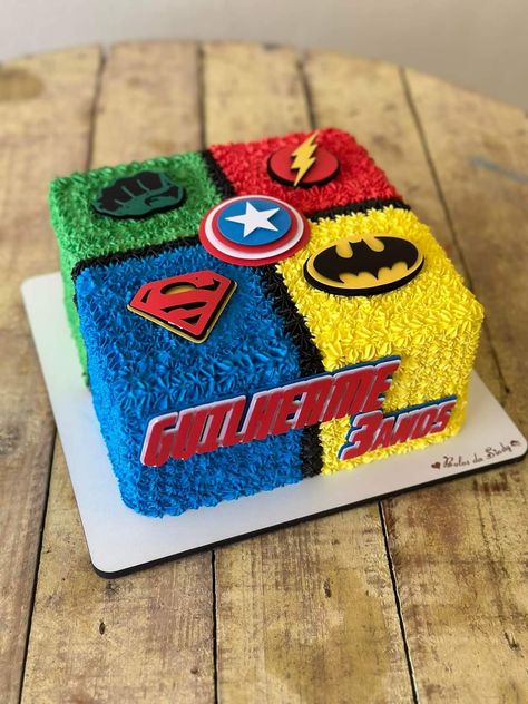 Avenger Cake Design, Avengers Cake Ideas, Birthday Cake Avengers, Avengers Cake Design, Superhero Birthday Decorations, Avengers Birthday Cake, Marvel Birthday Cake, Mark Birthday, Captain America Cake