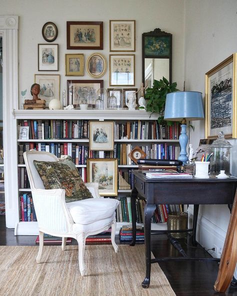 Dream Home Office, Cottage Office, Home Office Essentials, In Home Office, Small Home Offices, Office Guest Room, Small Home Office, Home Libraries, Office Essentials