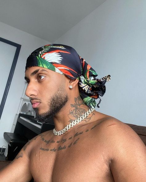 Men Headwraps Mens Fashion, Durags Men Fashion, Head Bandana, Black Men Fashion Urban, Dark Skin Men, Chest Piece Tattoos, Leg Tattoos Women, Head Scarf Styles, Black Men Hairstyles