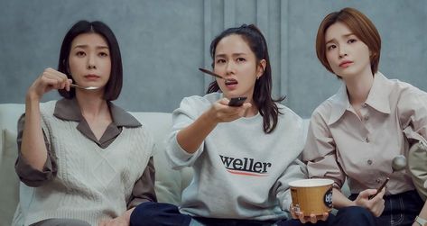 JTBC shared a glimpse of Son Ye Jin, Jeon Mi Do and Kim Ji Hyun's journey of friendship and love in the new Kdrama "Thirty-Nine." #ThirtyNine #SonYeJin #JeonMiDo #KimJiHyun Thirty Nine Kdrama, Friendship Collage, Kdrama List, Kang Min-ah, Thirty Nine, Son Ye Jin, Netflix Dramas, Three Best Friends, Becoming An Actress