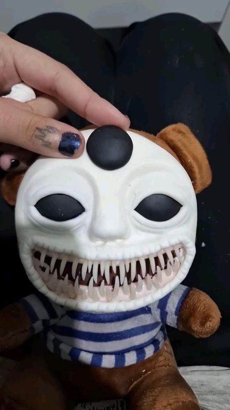 Diy Scary Dolls Ideas, Creepy Masks Diy, Gore Crafts, Clay Face Plushies Creepy, Creepy Clay Art Ideas, Scary Plushies, Diy Scary Dolls, Creepy Dolls Diy, Scary Crafts