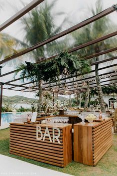 Boho Wedding Bar Ideas, Garden Party Bar Ideas, Boho Bar Design, Outdoor Beach Bar Ideas, Outdoor Bar Aesthetic, Beach Business Ideas, Bar Events Ideas, Outdoor Restaurant Design Ideas, Beach Bar Ideas