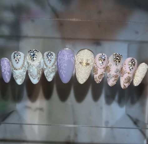 Intricate princess nails by vivxue Regency Era Inspired Nails, Bridgerton Inspired Nails Ideas, Royal Nail Art, Princess And The Pauper Nails, Penelope Featherington Nails, Bridgerton Themed Nails, Princess Core Nails, Fairy Wedding Nails, Bridgerton Nails Design