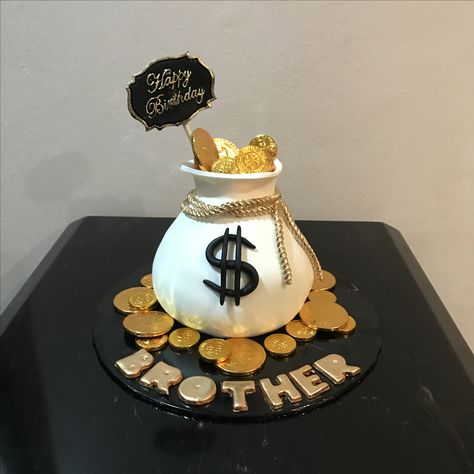 Money Bag Cake, Dollar Cake, Money Birthday Cake, Bag Cakes, Jordan Cake, Money Food, Cake Preparation, Cartoon Chef, Realistic Cakes