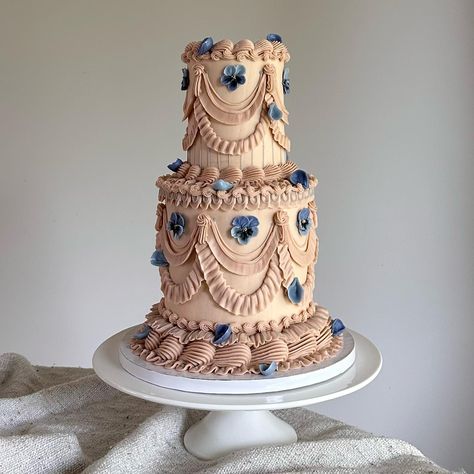 Thu Nguyen (@auburncakes) • Instagram photos and videos Floral Vintage Cake, Pansy Cake, Buttercream Roses Tutorial, Cake Brown, Whimsical Wedding Cakes, Unique Cakes Designs, Vintage Birthday Cakes, Basic Cake, Couture Cakes