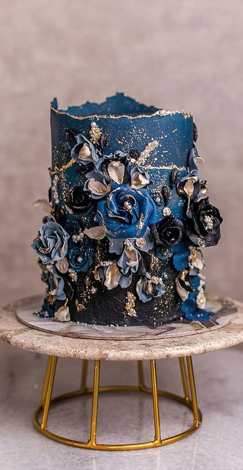 Navy And Rose Gold Birthday Cake, Luxurious Birthday Cake, Birthday Cake Navy Blue, Birthday Cake Dark Blue, Navy Blue And Pink Cake Birthday, Split Cake Design, Navy And Pink Cake, Navy Blue And Gold Cake, Blue Birthday Cakes For Women