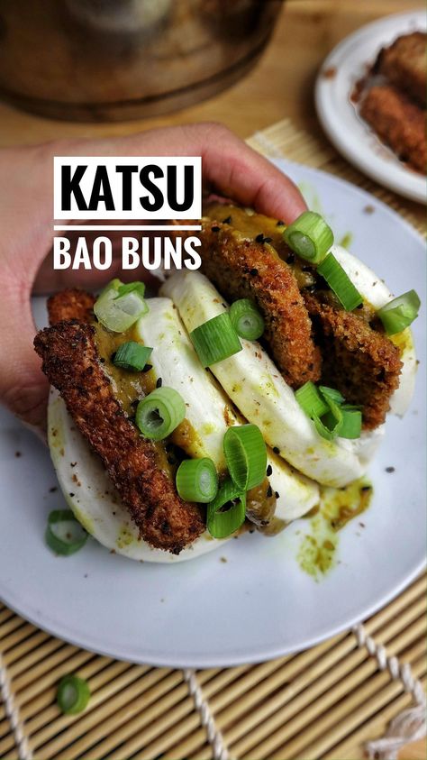 Katsu Curry Bao Buns Recipe https://resepmamiku.com/en/katsu-curry-bao-buns-whenmeateatsveg Bai Buns, Bao Buns Recipe, Bao Recipe, Curry Buns, Bunny Chow, Food Truck Menu, Katsu Curry, Recipes Meat, Buns Recipe