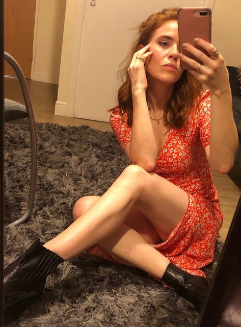 Angela Scanlon, Pretty Star, Sleeveless Formal Dress, Documentaries, Sleeveless Dress, Actresses, Formal Dresses