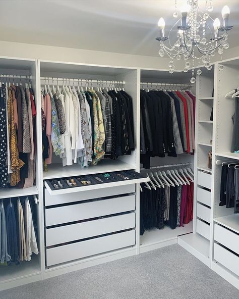 𝐊𝐀𝐘𝐋𝐀 on Instagram: “⁣ A women has two problems 1: Nothing to wear 2: Not enough wardrobe space  Story of my life 🙋🏼‍♀️🙋🏼‍♀️🙋🏼‍♀️ ⁣ ⁣ .⁣ #closet #wardrobe…” Closet Inspo Walk In, Wardrobe Design For Women, Walk In Closet Women, Women Wardrobe Design Closet Ideas, Women Wardrobe Design, Walking Wardrobe Ideas, Build In Wardrobe Ideas, Walk In Closet Room, His And Her Closet