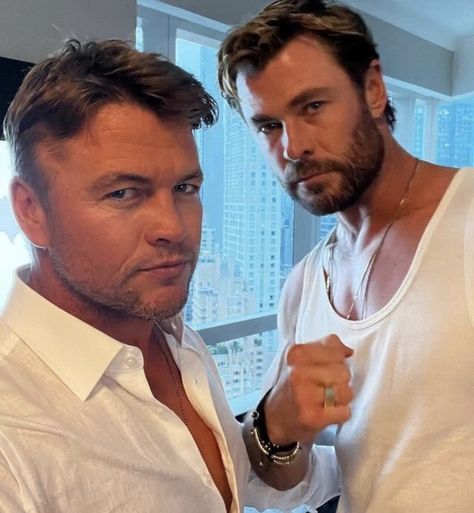 Luke Hemsworth, Hemsworth Brothers, Australian Actors, Liam Hemsworth, Guess Who, Chris Hemsworth, Good Looking Men, Hollywood Stars, How To Look Better