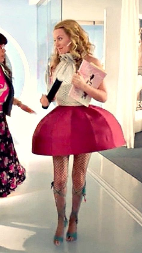 Amanda Tanen-Sommers from Ugly Betty Season 3, Episode 21 Amanda Tanen, Patty From Insatiable, Ugly Betty Costume, Hilda Suarez Ugly Betty Outfits, Amanda Ugly Betty, Ugly Betty Outfits, The Ugly Truth Movie, Betty Hbo Series, Betty Suarez