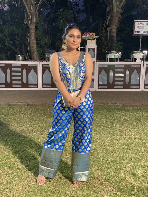 #traditionaljumpsuit #banarasi #jumpsuits #bluebanarasi Banarasi Jumpsuit, Traditional Jumpsuit, Bridal Suit, Banarsi Saree, Traditional Indian Dress, Designer Dresses Casual, Indian Dress, Party Wear Indian Dresses, Pant Suit