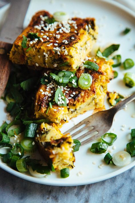 This Rawsome Vegan Life: ZUCCHINI + CHICKPEA FRITTATA Chickpea Frittata, Zucchini Chickpea, Vegan Diner, Inflammatory Recipes, Vegan Zucchini, Vegan Brunch, Savory Vegan, Vegan Life, Vegan Eating