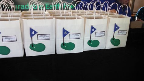 Participant goodie bags Golf Swag Bag Ideas, Golf Goodie Bag Ideas, Golf Swag Bags, Golf Tournament Ideas Fundraising, Swag Bag Ideas, Golf Outing Gifts, Golf Decorations, Mini Golf Party, Golf Swag