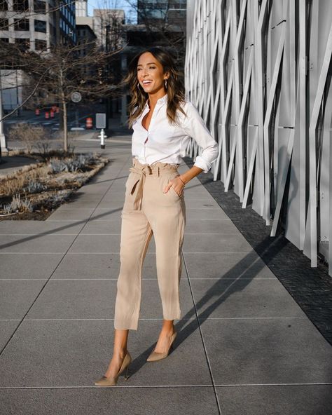 Nena Evans || Take Note Blog on Instagram: “Keeping it classic on this #WorkwearWednesday in my button down and paperbag pants 🌟 Do y’all call this shirt a button up ⬆️ or a button…” Paperbag Pants Outfit Work, Paperbag Pants Outfit, Pants Outfit Work, Paperbag Hose, Paperbag Pants, Corporate Outfits, Date Outfits, Business Attire, Oxford Shirt