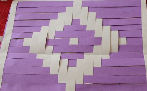 paper weaving projects for kids Weaving Patterns Design, Craft Work For Kids, Weaving For Kids, How To Weave, Weaving Ideas, Paper Weaving, School Art Projects, Weaving Projects, Bead Loom Patterns