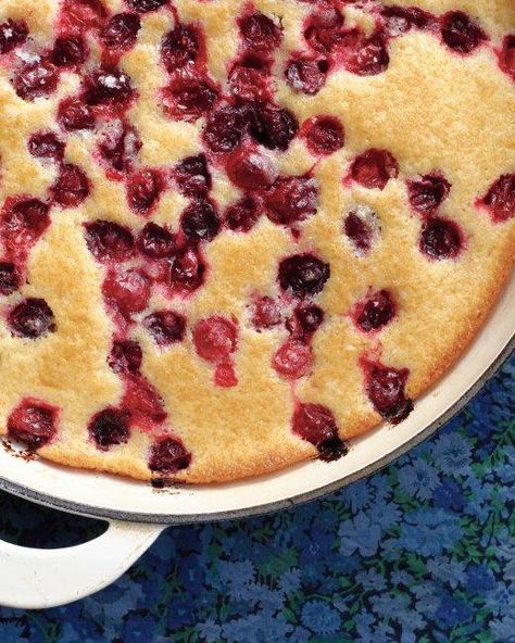 Cranberry Cobbler Recipe Thanksgiving Desserts Pie, Cranberry Cobbler, Fresh Cranberry Recipes, Easy Thanksgiving Dessert Recipes, Cranberry Cake, Thanksgiving Desserts Easy, Cake Mug, Thanksgiving Food Desserts, Cranberry Recipes