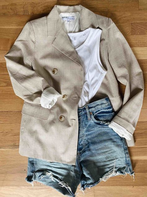 Linen Blazer Outfit Women, Blazer And Skirt Outfits, Linen Blazer Outfit, All Star Outfit, Tennis Shoe Outfits Summer, Blazer Street Style, Blazer Outfits For Women, Flattering Outfits, Tank Top Outfits