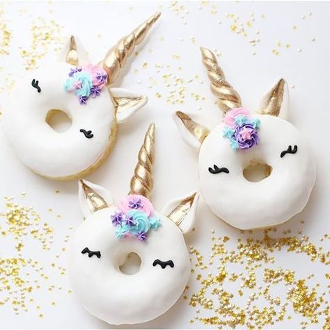 unicorn donuts Confectionary Art, Unicorn Donut, Donut Ideas, Smash Box, Unicorn Desserts, Fried Donuts, Donut Decorations, Donuts Recipe, Unicorn Birthday Cake