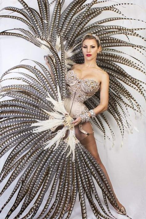 Trinidad Carnival Costumes, Cabaret Costume, Burlesque Fashion, Samba Dress, Carnival Dancers, Feather Fans, Vegas Showgirl, Trinidad Carnival, Burlesque Costumes