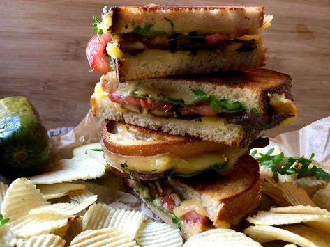 Gouda Sandwich, Gouda Grilled Cheese, Grilled Burger Recipes, Smoked Gouda Cheese, Cheese Steak Sandwich, Grilled Cheese Sandwiches, Sandwich Ingredients, Smoked Gouda, Grilled Sandwich