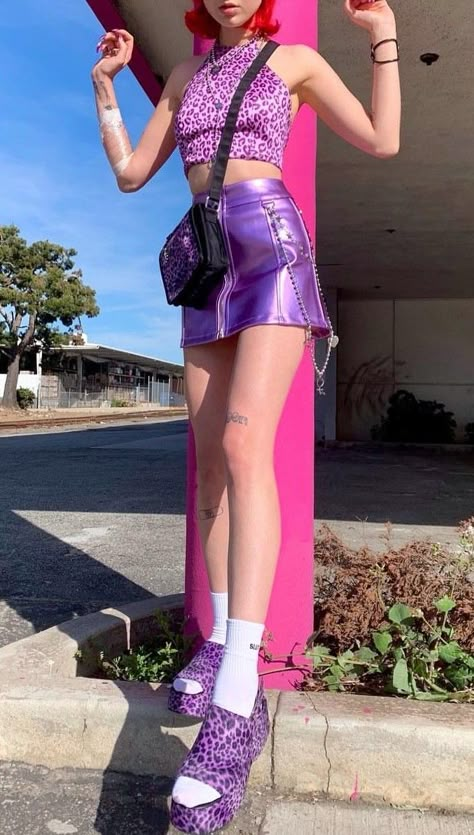 Rom Com Outfit Aesthetic, Y2k Colourful Outfits, Colorful Club Outfits, Girly Pop Outfit, Pink Punk Outfits, Arcade Outfit Ideas, Arcade Outfit, 2000s Outfit, Barbie Wardrobe