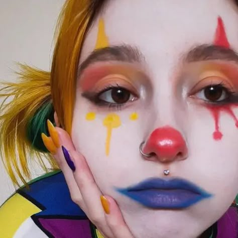 Crazy Contour, Clown Couture, Clowncore Makeup, Fantasy Circus, Jester Makeup, Plumper Lips, Thanksgiving Makeup, Makeup Clown, Applying Lipstick