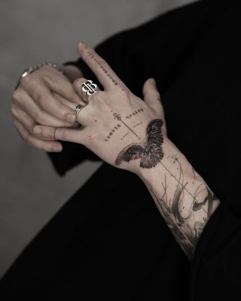 𝐀 𝐗 𝐄 on Instagram: "Hand adornments for the bro @tattooist.louie" Hand Tattoo Wrap Around, Hand Tattoo Linework, Hand Tattoos For Guys Aesthetic, Men Hand Tattoo, Boys Hand Tattoo, Wrist Hand Tattoo, Bird Hand Tattoo, Tattooed Hands, Unique Hand Tattoos