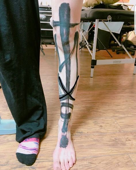 Grimes Leg Tattoo, Grimes Tattoo, Grime Tattoo, Claire Boucher, Brush Tattoo, Tattoo Leg, Tattoo Back, Tattoo Shows, Tattoo Desings