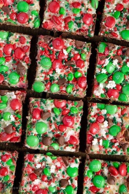 30 festive brownies you need for Christmas dessert Decor Dolphin,  #Brownies #Christmas #Decor #Dessert #Dolphin #festive Christmas Brownie, Christmas Chocolate Desserts, Dessert Holiday, Christmas Dessert Table, Brownie Bars, Christmas Brownies, Delicious Christmas Desserts, Desserts Christmas, Chocolate Sugar Cookies