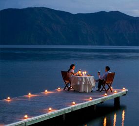 Candle Light Dinner on the dock at a lake. <3 Dream Dates, Lake Dock, Dream Date, Lake Living, Romantic Date Ideas, Backyard Lighting, San Pellegrino, Romantic Places, Perfect Date