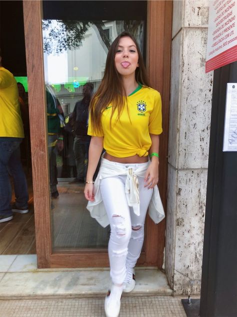 VSCO - bfurlan Latino Girl, Brazil Clothing, Brazil Aesthetic, Brazil Girls, Football Jersey Outfit, America Outfit, Names Girl, Soccer Outfit, Cheeky Girls