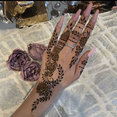 Tattoo Designs Henna, Henna Tattoo Design, Cute Henna Designs, Tattoos Henna, Henna Style Tattoos, Henna Nails, Henna Inspired Tattoos, Cute Henna, Henna Hand