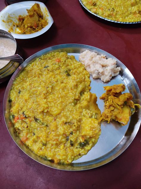 Khichdi Snap, Rukmani Krishna, Assamese Food, Food Core, Snap Night, Aesthetic Healthy Food, Tiffin Ideas, Rasam Recipe, Foodie Pics