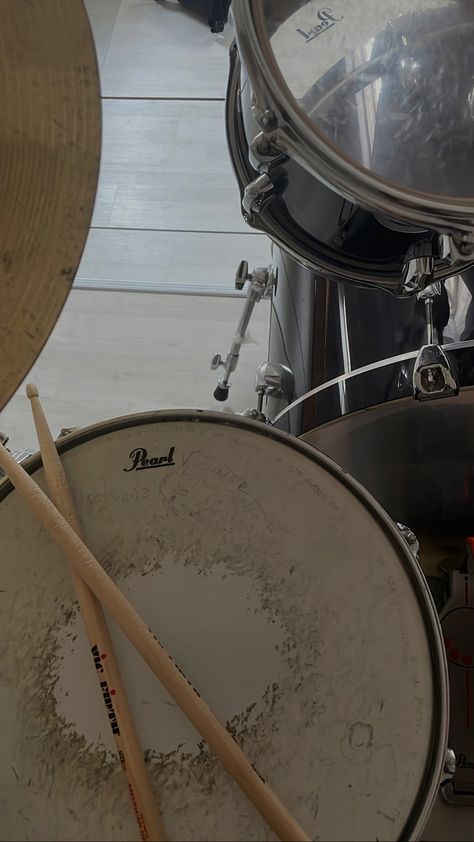 Drum Asthetic Picture, Drumming Aesthetic, Drum Aesthetics, Drum Set Aesthetic, Musical Instruments Aesthetic, Micah Core, Track Workout Training, Rock N Roll Aesthetic, Cabin Aesthetic