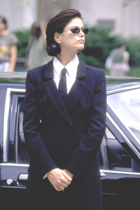 #Agent L #Men in Black #Linda Fiorentino Women Of Science, Celebrity Film, Women In Tie, Women Wearing Ties, One Of The Guys, Tie Women, Black Costume, Men In Black, Film Tv