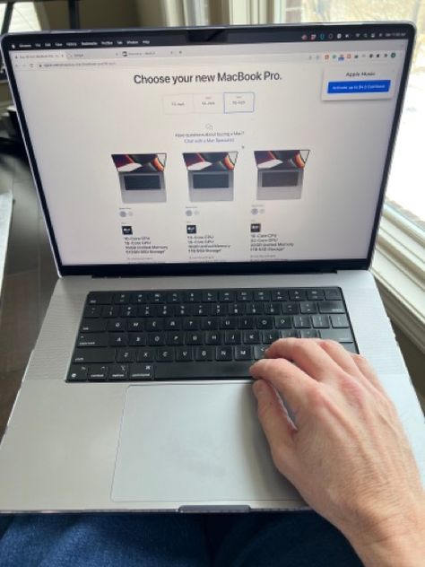 Late 2021 Apple MacBook Pro with Apple M1 Pro chip Macbook Pro 16 Inch Aesthetic, Macbook 16 Inch, Macbook Pro 16 Inch, 16 Inch Macbook Pro, Macbook Pro Setup, Apple Notebook, Macbook Pro Keyboard, Macbook Pro Touch Bar, Macbook Pro Tips