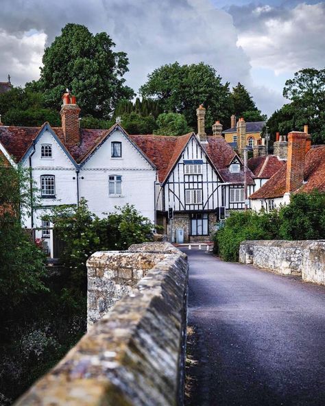 We LOVE England🇬🇧🏴󠁧󠁢󠁥󠁮󠁧󠁿 on Instagram: “The Village of Aylesford in Kent✨ Love this by @adamjason1 #weloveengland #photosofengland #photosofbritain #kent #england” Aylesford Kent, Ugly Photos, Kent England, British Countryside, Village Life, The Village, Our Love, Europe Travel, Instagram Account