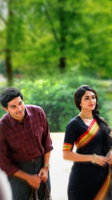 Sita Rama Movie Images 4k, Mr Perfect Movie Images, Seetha Rama Movie Images Hd, Mrunal Thakur Saree In Sita Ramam, Casual Couple Poses Instagram, Sitaramam Movie Images, Sita Raman Outfit, Sita Ramam Mrunal Looks, Seetha Rama Movie Images