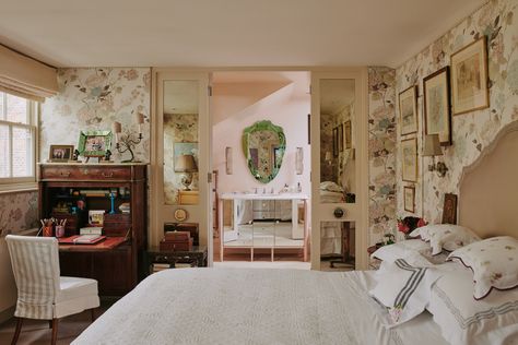 Nina Campbell's Chelsea home | House & Garden Tommy Mitchell, Fabric Covered Walls, Mews House, Nina Campbell, Edwardian House, Decorating Advice, Lifetime Achievement Award, Dos And Don'ts, Brown Furniture