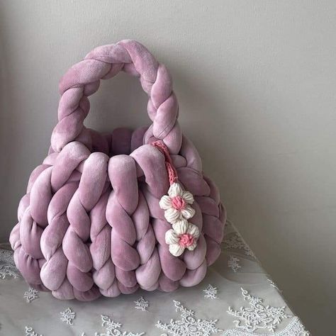 Chunky Yarn Bag, Chunky Wool Crochet, Yarn Tote Bag, Hobbies Ideas, Chunky Yarn Crochet, Yarn Tote, Giant Yarn, Big Yarn, Wool Bags