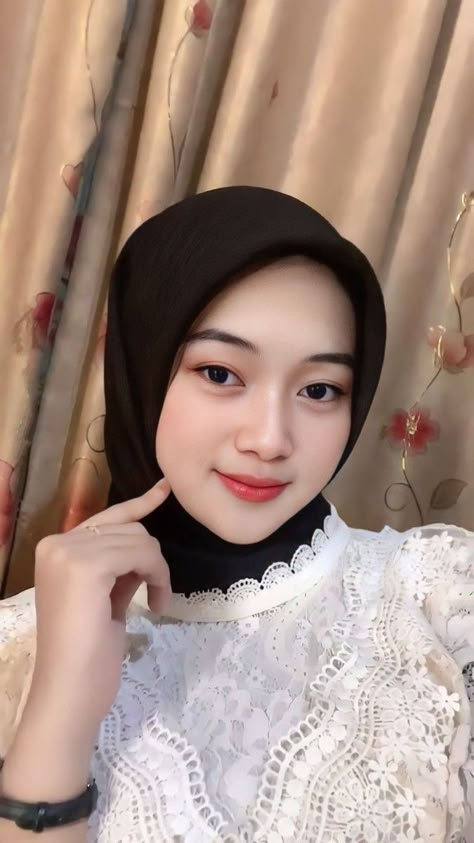 Medium Long Haircuts, Hijab Beauty, Hijab Aesthetic, Islamic Girl, Beautiful Muslim Women, Hijab Chic, Hijab Girl, Ootd Hijab