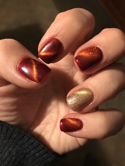 Fall Nail Designs Cat Eye, Orange Cat Eye Nails Design, Burnt Orange Cat Eye Nails, Cat Eye Orange Nails, Cat Eye Fall Nail Designs, Cat Eye Fall Nails, Fall Cat Eye Nails, Cats Eye Nails Design, Cat Eye Polish