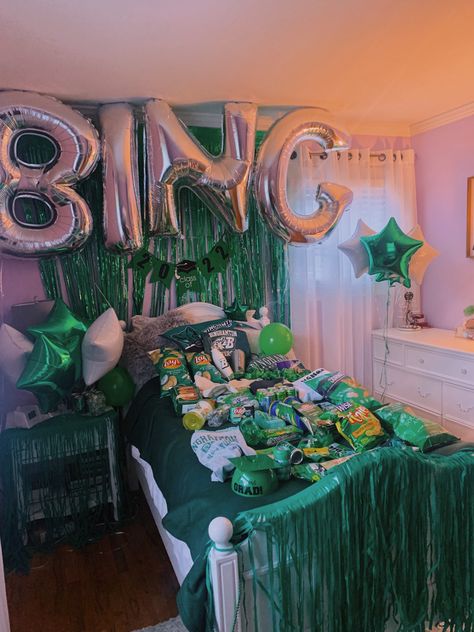 College Bed Party, College Bed, Senior Year Fun, Bed Party, College Bedding, College Acceptance, College Decor, Dream College, Winter 2023