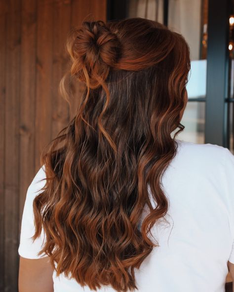 This giving fall baby 🍁🍂 aka my FAVORITE time of the year…no seriously my personal wedding was in fall and had a fall theme 😂 This is the mama of the groom and she just requested “something half up half down” so wanted to give this little bun twist a try 🤎 Assisted by @brittnehair 🤎🤎🤎 Half Up Bun Bridesmaid Hair, Half Up Half Down Engagement Photo Hair, Fall Bridal Hairstyles, Hair Half Up Half Down Bun, Wedding Hairstyles Half Up Half Down Bun, Half Bun Hairstyles Wedding, Half Up Half Down Wedding Hair Bun, Wedding Hair Inspo Half Up Half Down, Half Updo Hairstyles Wedding