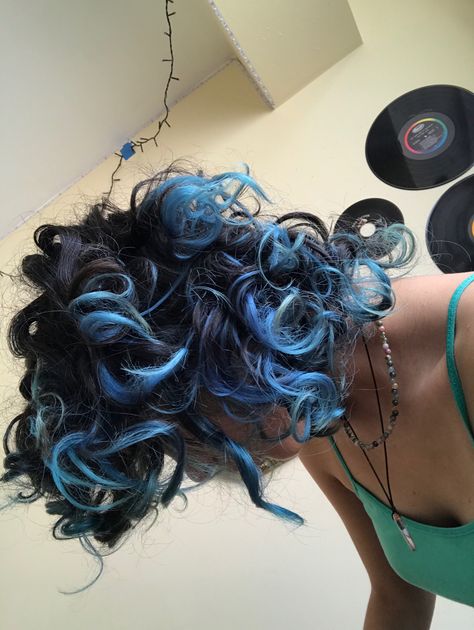 Aesthetic Hair Dye Ideas Short, Black And Blue Hair Curly, Dyed Ends Curly Hair, Blue Dyed Curly Hair, Undercolours Hair, Fluffy Mullet Girl, Blue Dyed Hair Black Women, Blue Short Curly Hair, Color Streaks In Hair