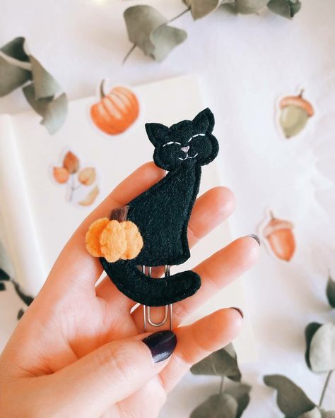 Felt Rooster, Felt Halloween Decorations, Cool Decorations, Couture Halloween, October Planner, Letter Garland, Black Cat Decor, Cat Bookmark, Halloween Decorations For Kids