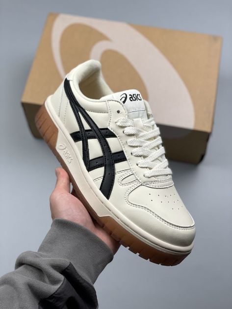 Shoes For Guys Sneakers, Best Sandals For Men, Highlights White, Trendy Shoes Sneakers, Asics Sneakers, Handmade Leather Shoes, Hype Shoes, Swag Shoes, Best Sneakers