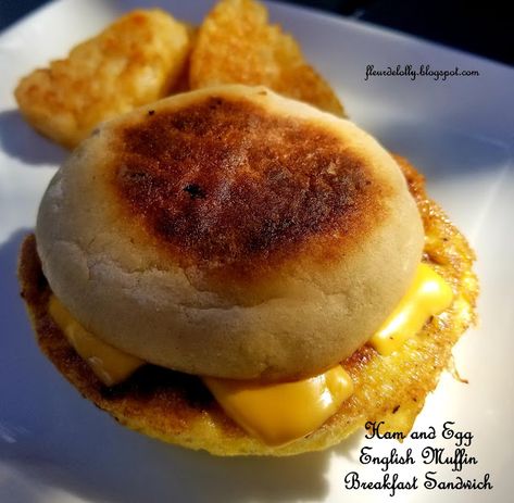 Blackstone Breakfast Sandwich, Breakfast Sandwich On Blackstone, English Muffin Grilled Cheese, Blackstone English Muffins, Mcgriddle On Blackstone, English Muffin Breakfast Sandwich, English Muffin Breakfast, Griddle Cooking Recipes, Egg And Cheese Sandwich