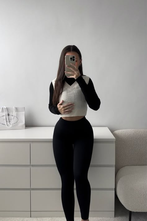 Long Sleeve Outfit Ideas For Women, Outfit With Grey Leggings, Dark Grey Leggings Outfit, Dark Casual Outfits, Dark Fall Outfits, How To Style Leggings, Cute Leggings Outfit, Outfits Leggins, Leggings Outfit Ideas